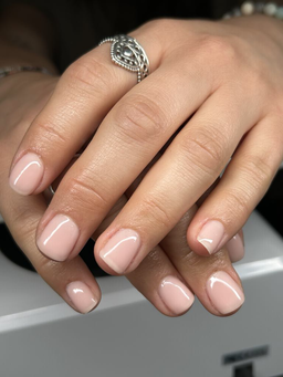 Exemple de Pose de gel sur ongles naturels Illustration de la prestation Pose de gel sur ongles naturels