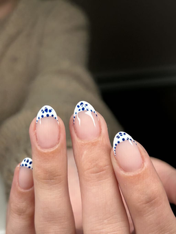 Illustration de la prestation Nail Art – Design personnalisé