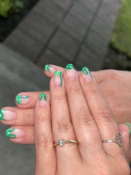 Illustration de la prestation Nail Art – Design personnalisé